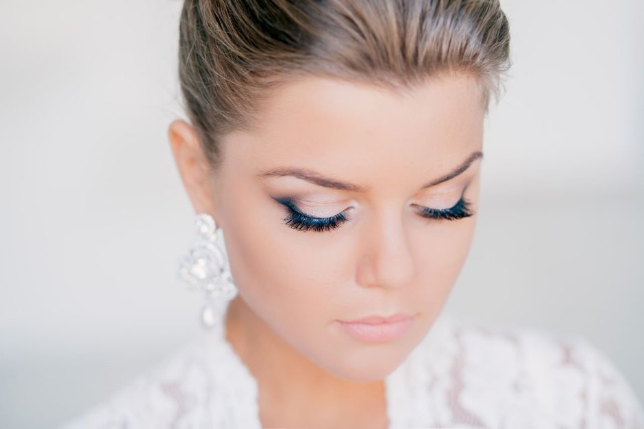 Свадебный макияж с синим оттенком