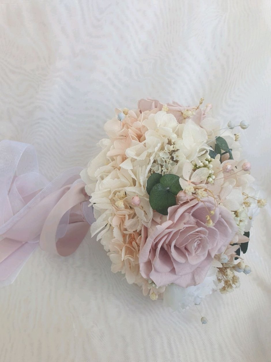 Букет из стабилизированных цветов на свадьбу