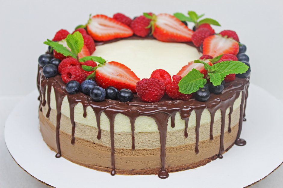 Декор шоколадного торта с шоколадными коржами