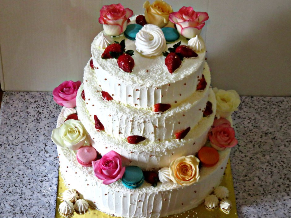 Свадебный торт без мастики на подставке