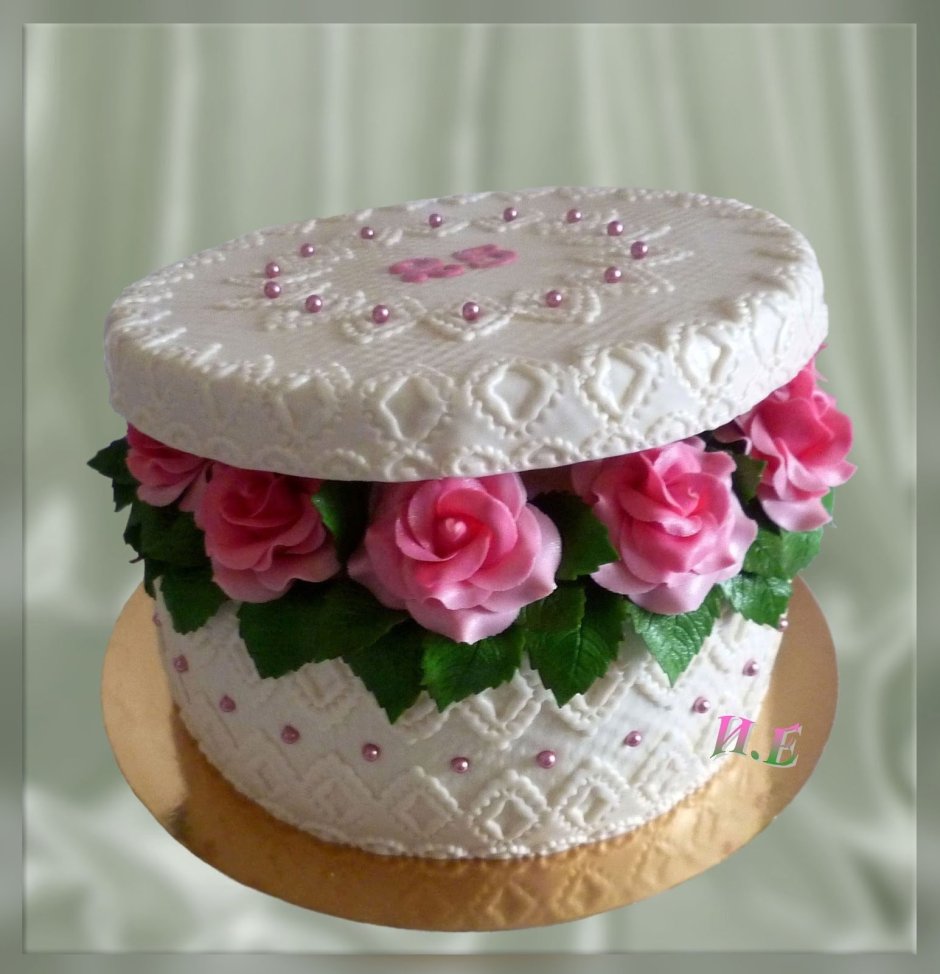 Торт коробка с цветами из крема