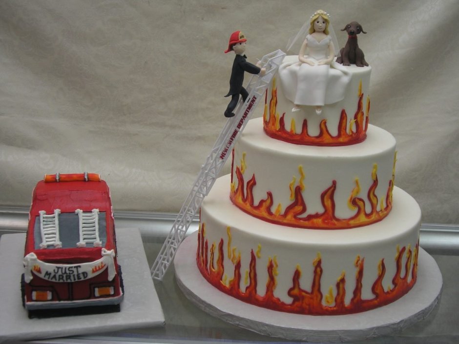 Свадебный торт с пожарной машиной