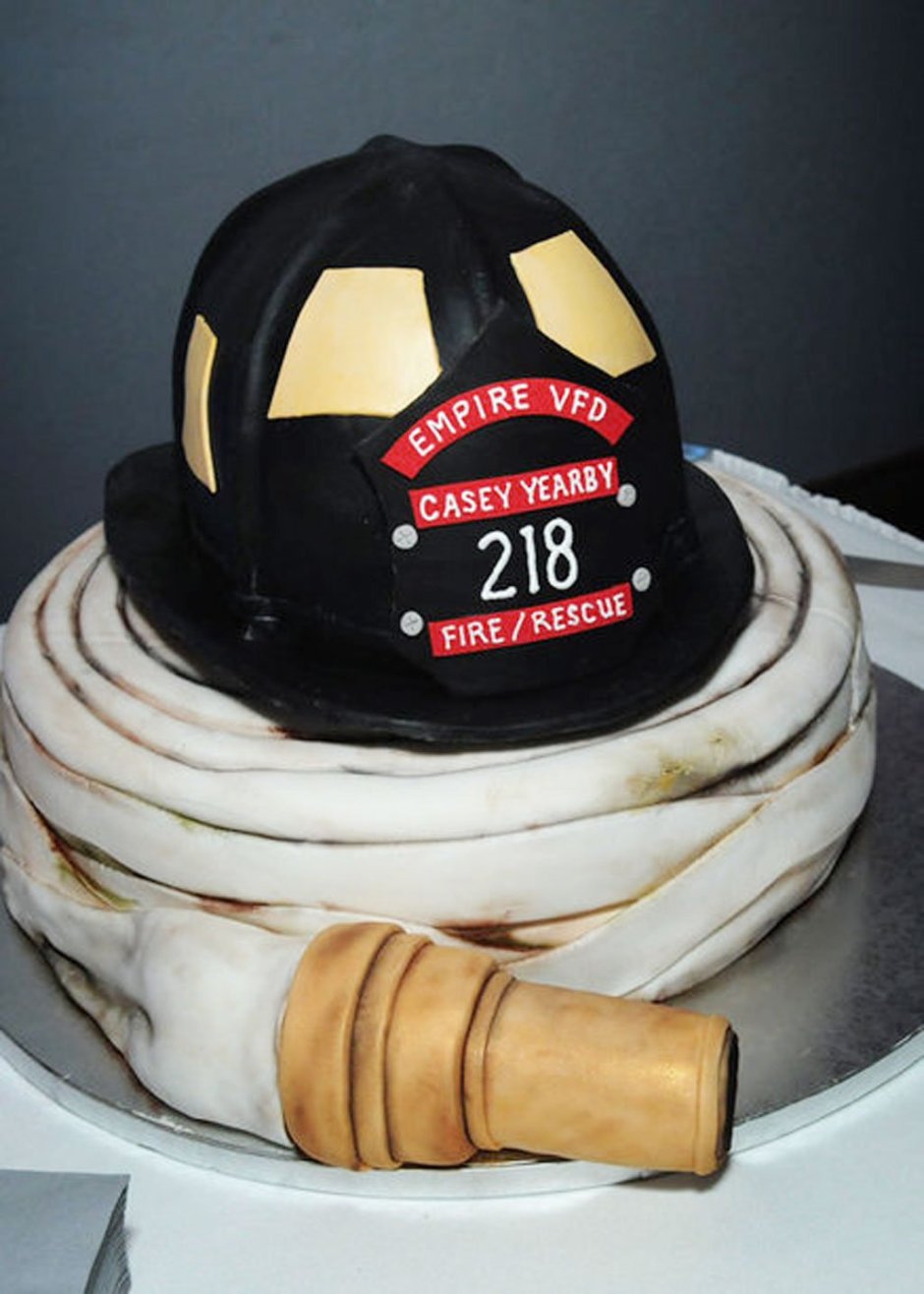 Торт пожарная каска