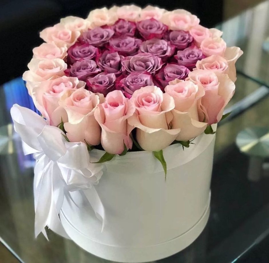 Шикарные букеты роз в коробке