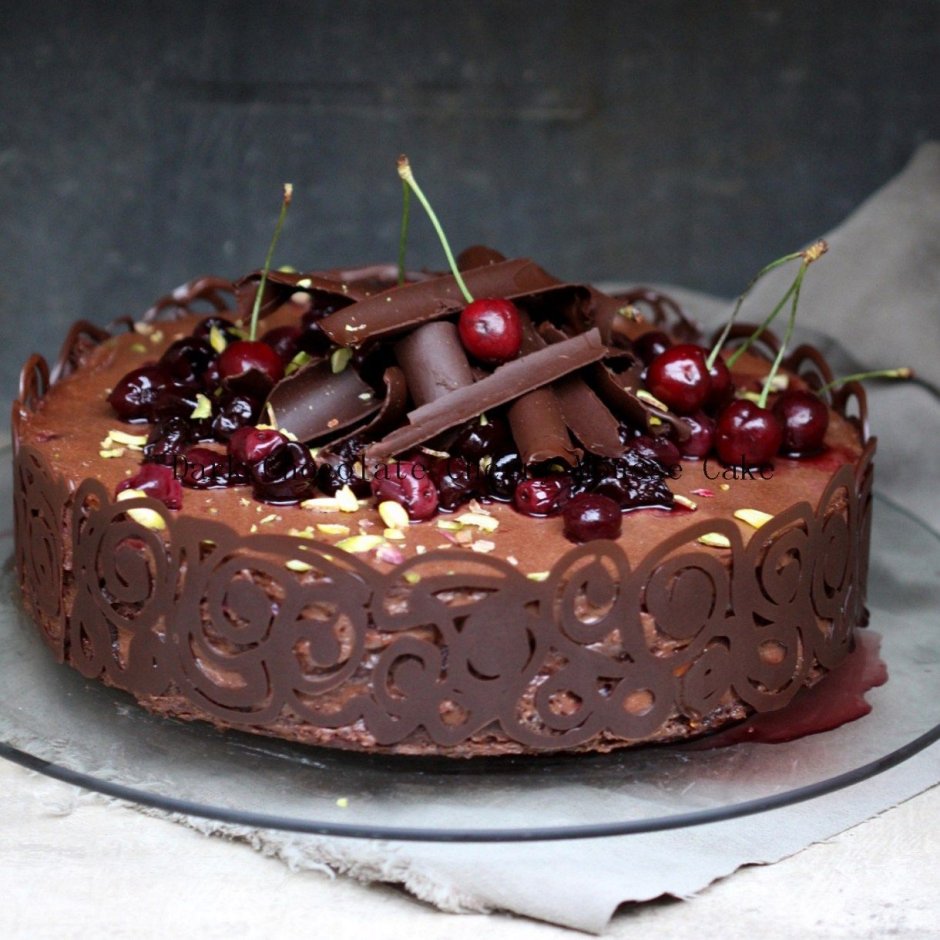 Торт шоколадный с вишнями внутри