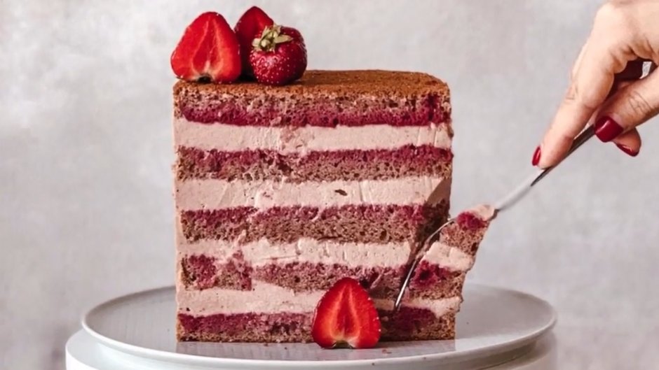 Торт ягодный пломбир в разрезе