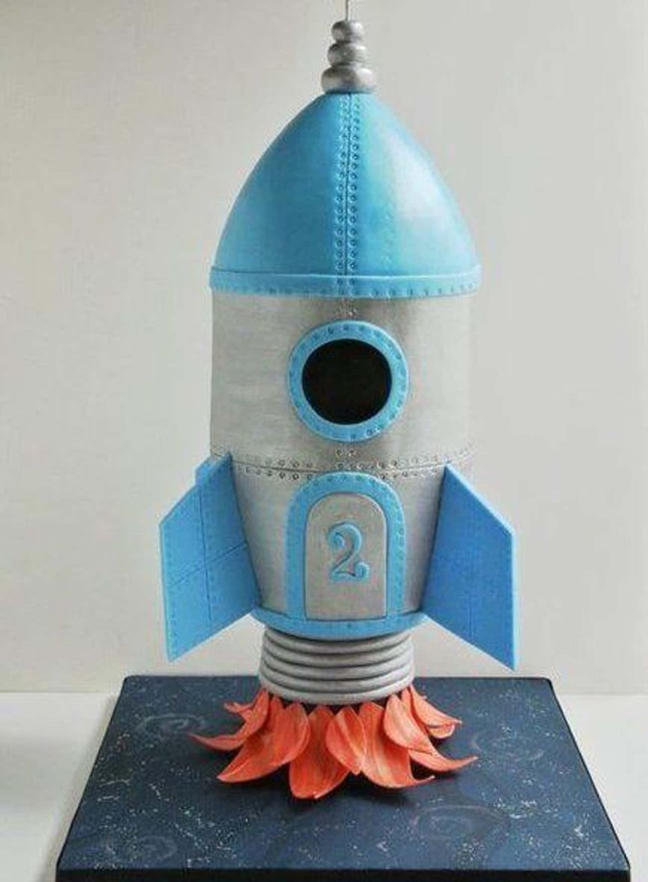 Торт в виде ракеты