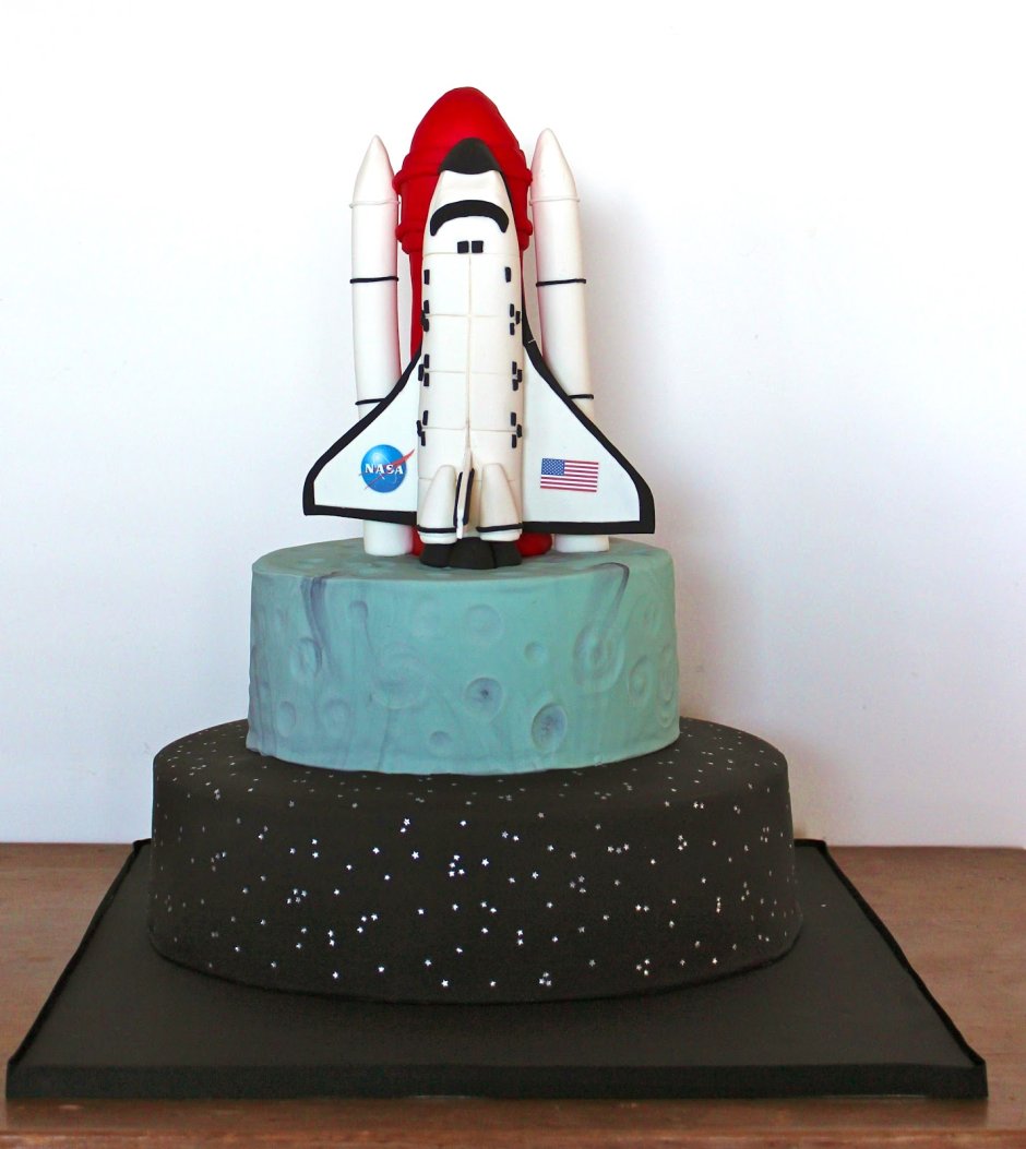 Свадебный торт с ракетой