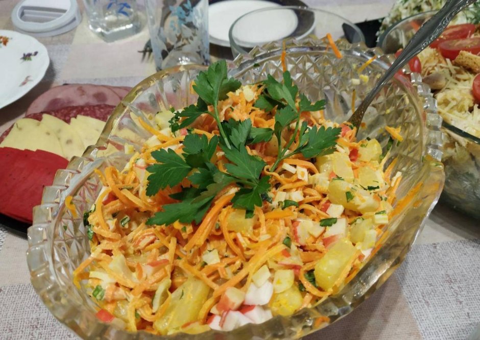 Салат из копчёной курицы с корейской морковкой и фасолью