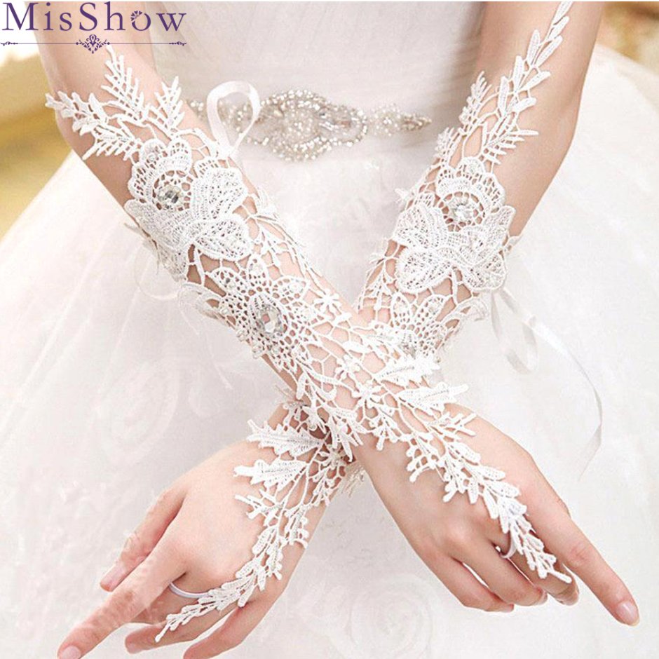 Свадебное платье с перчатками длинными