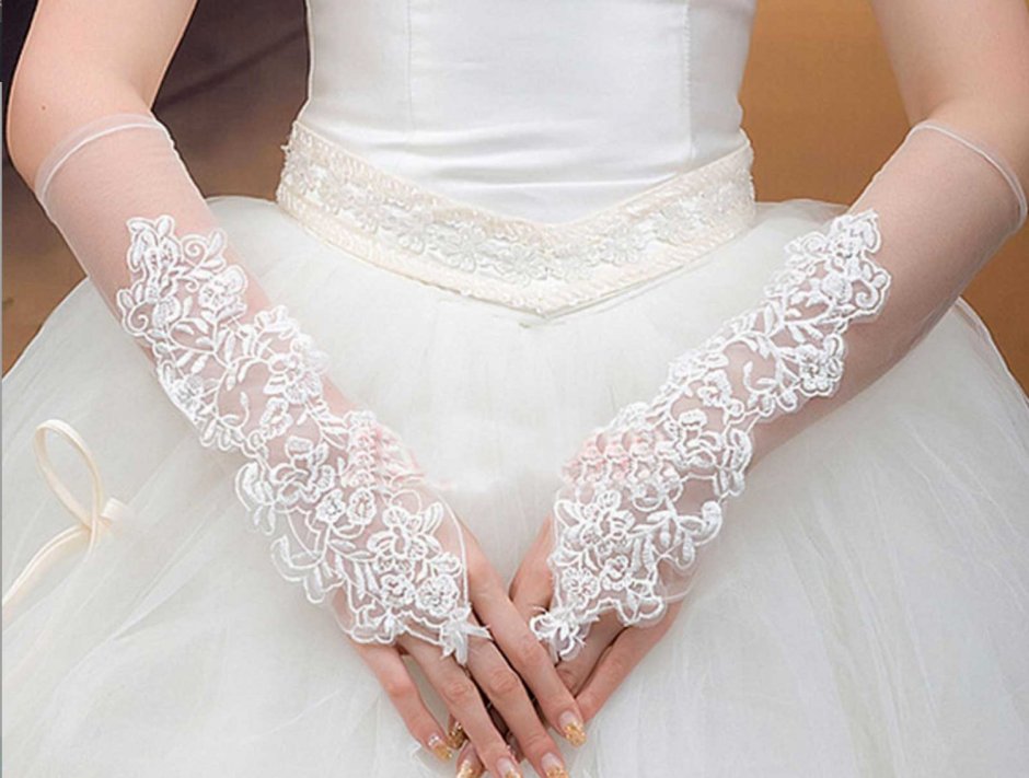 Свадебное платье с кружевом