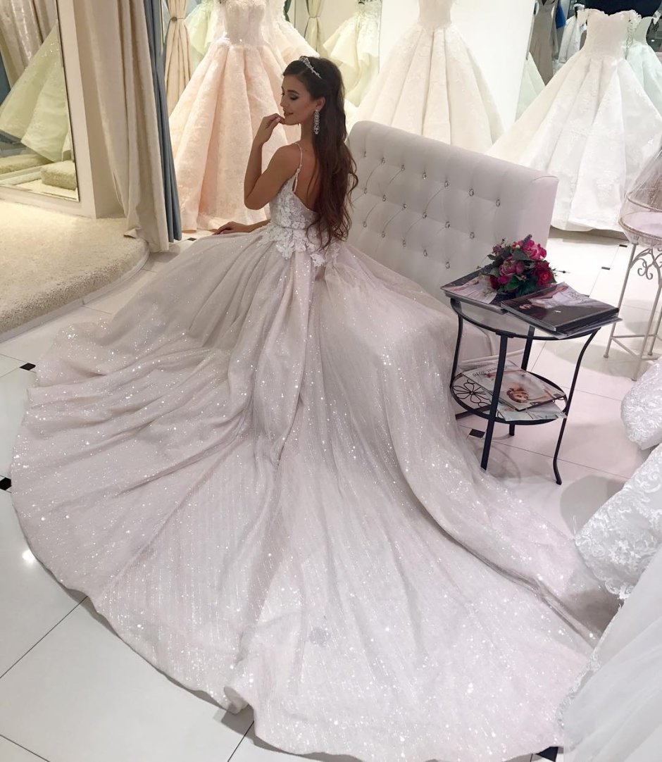 Алина Акилова в свадебном платье