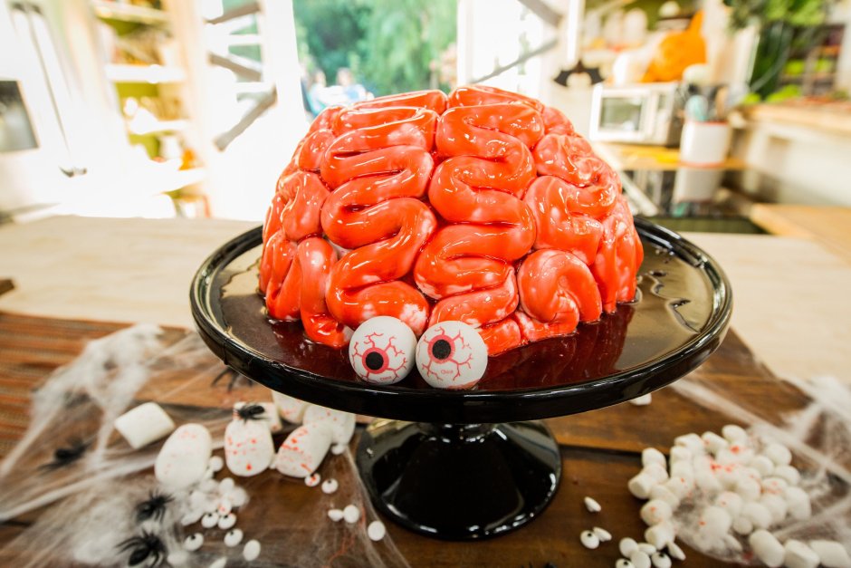 Торт на Хэллоуин в виде мозгов