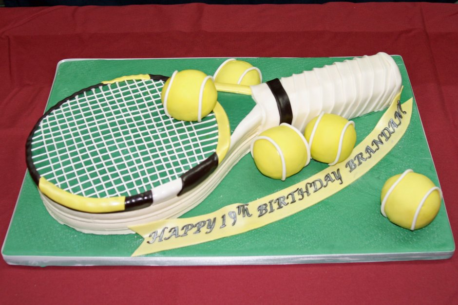 Торт в виде плоского теннисного мяча