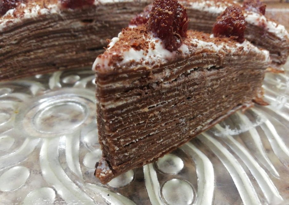 Шоколадный блинный торт с творожным кремом