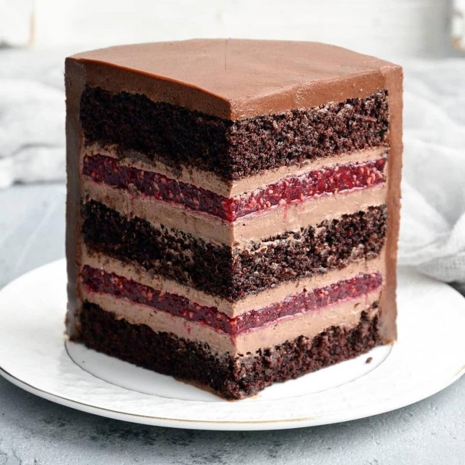 Бисквитный торт с шоколадным муссом