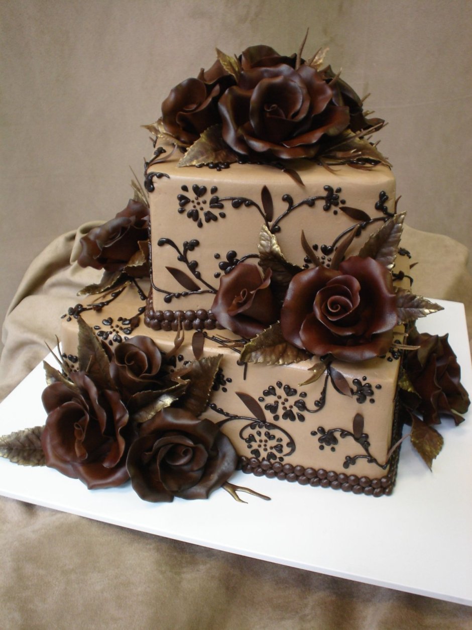 Шоколадный торт с розочками