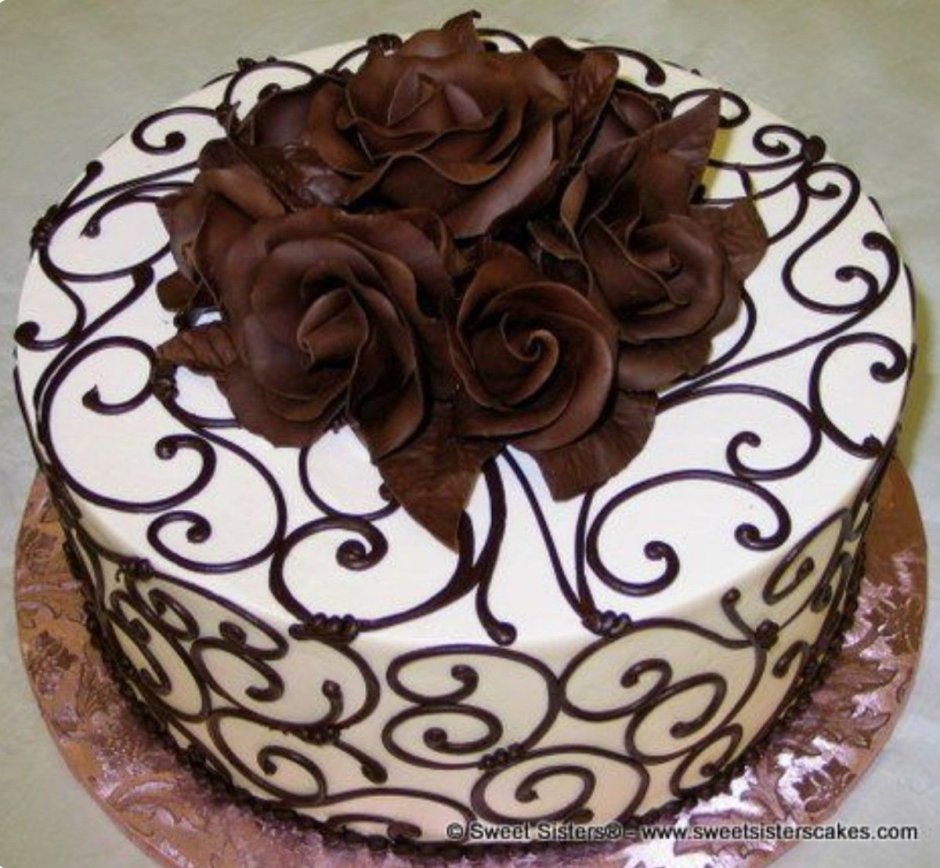 Украшение торта шоколадными розами
