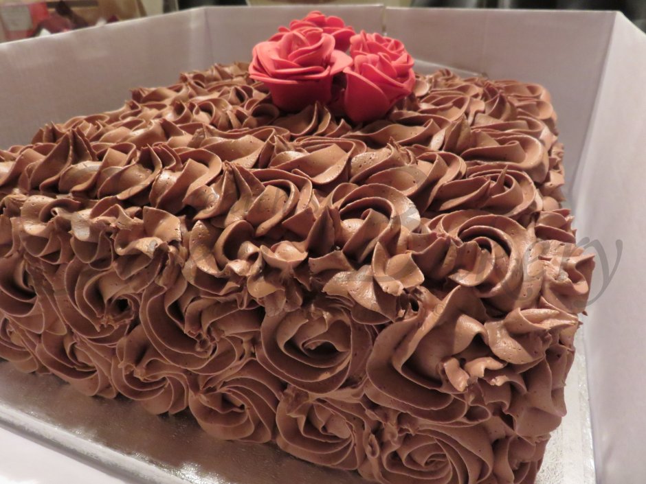 Торт маме с цветами пластичного шоколада