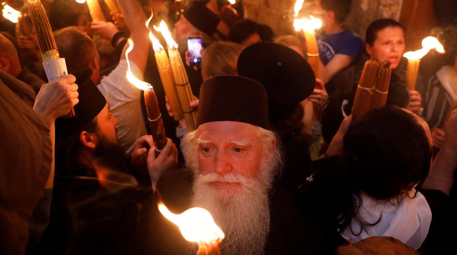 Патриарх Феофил с благодатным огнем