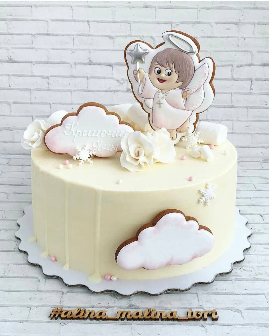 Ангелочек с крылышками на торте