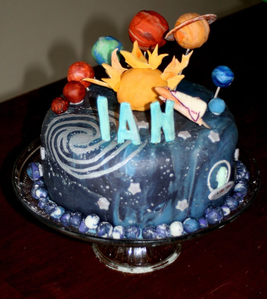 Торт Солнечная система с пряниками