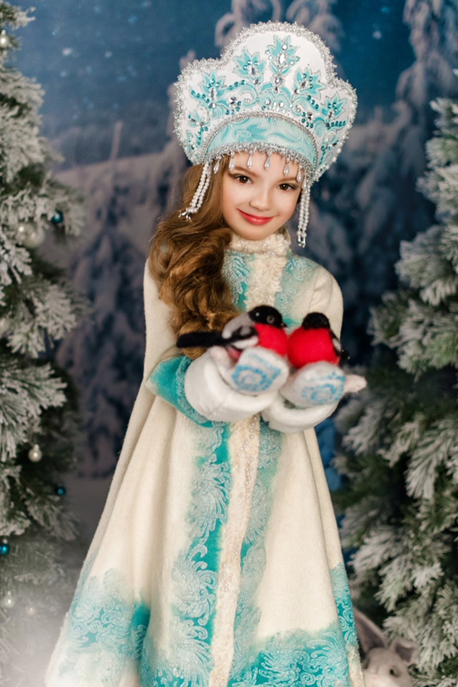 Карнавальный костюм батик «Снегурочка сатин Гжель 2»