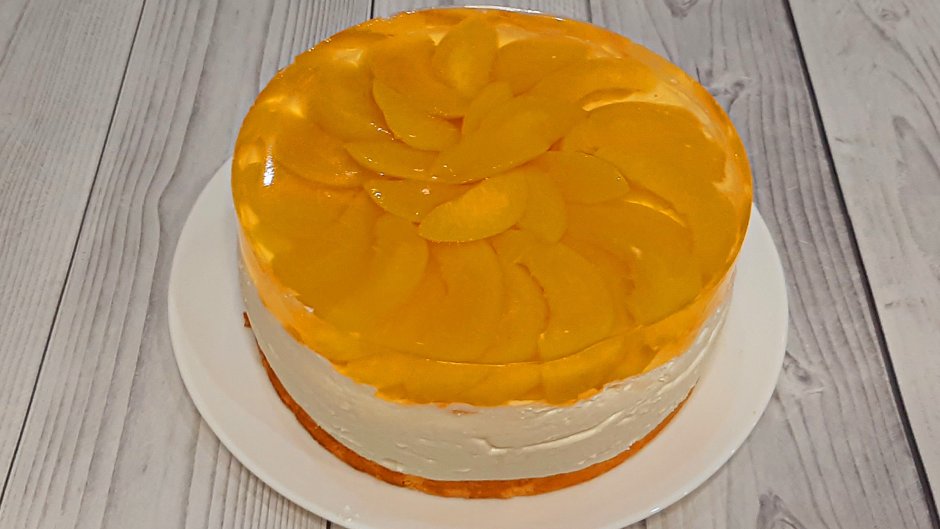 Муссовый торт с персиками