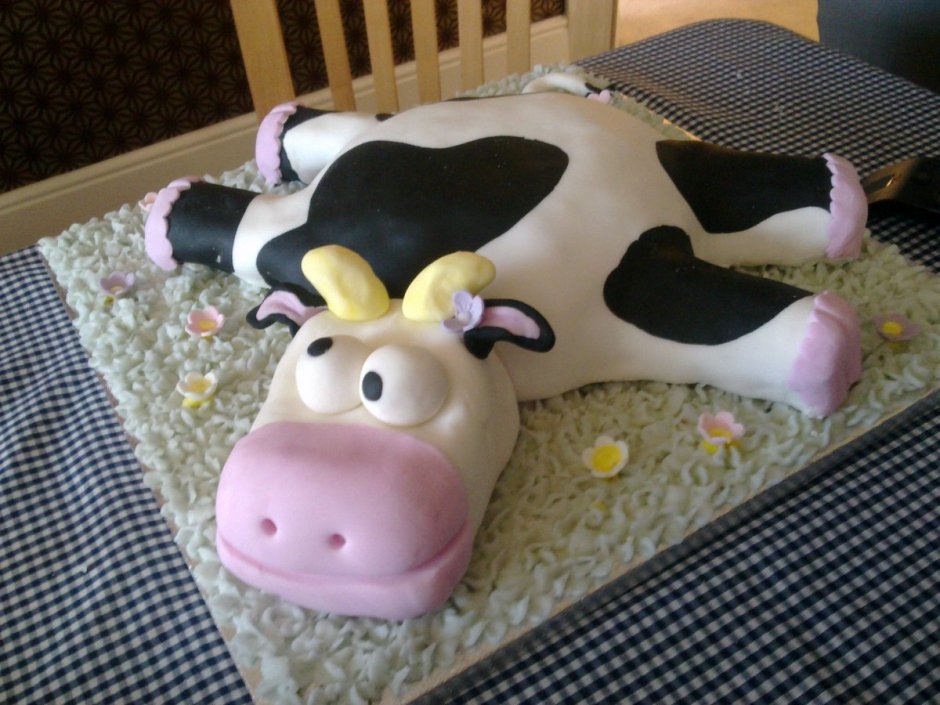 Украшение торта в виде коровы