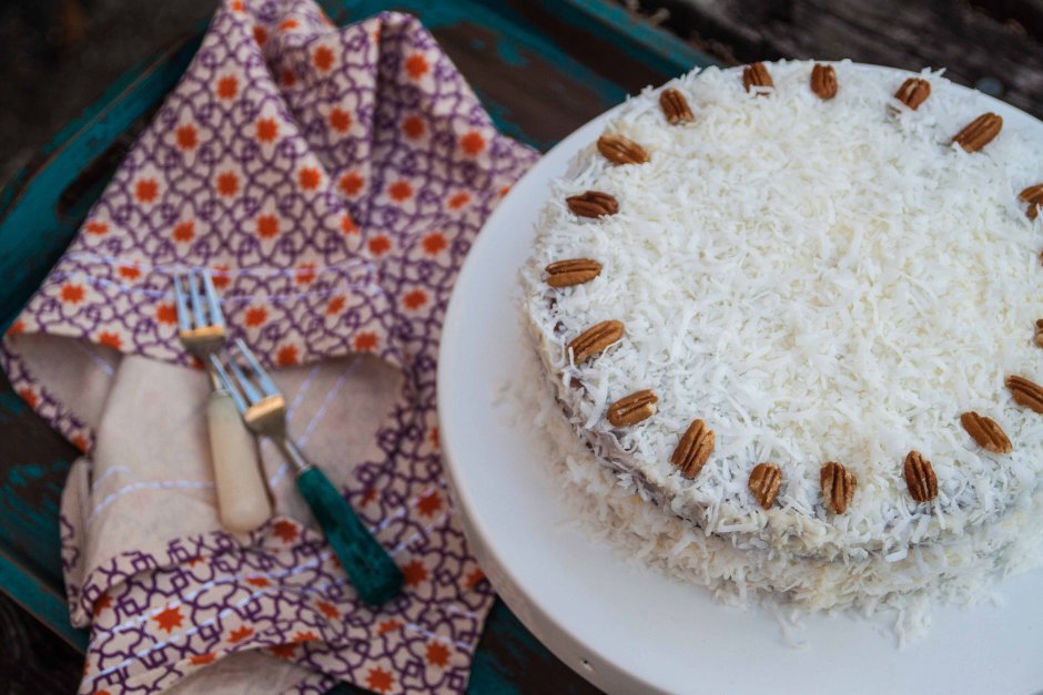 Декор торта кокосовой стружкой