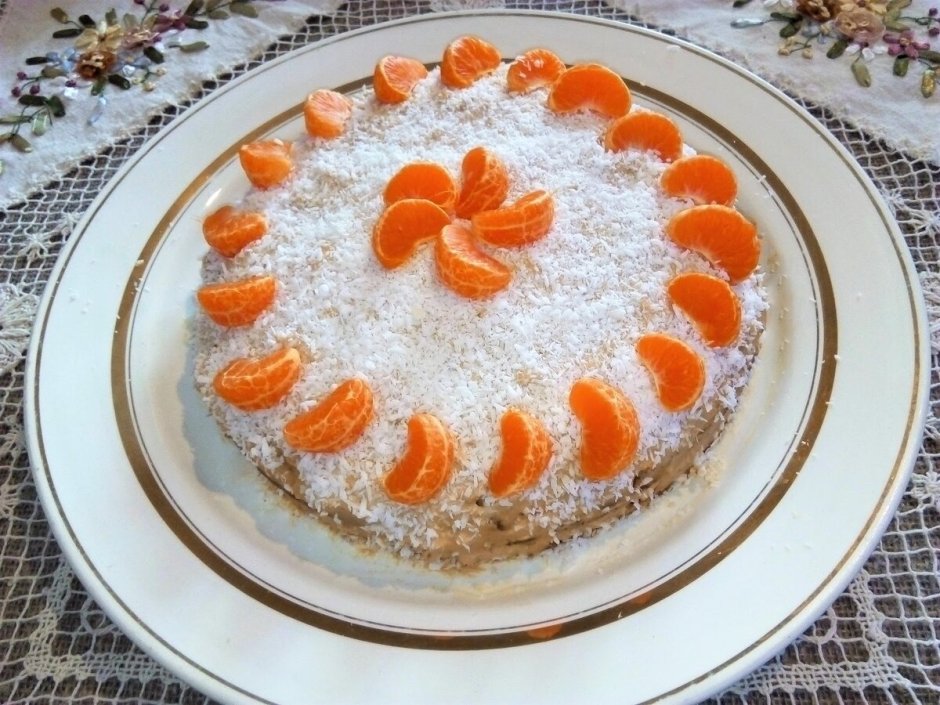 Украшение торта кокосовой стружкой
