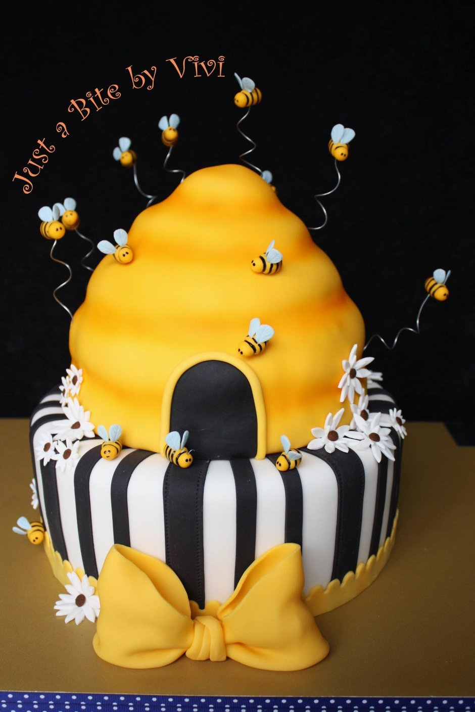 Торт с пчелами на день рождения