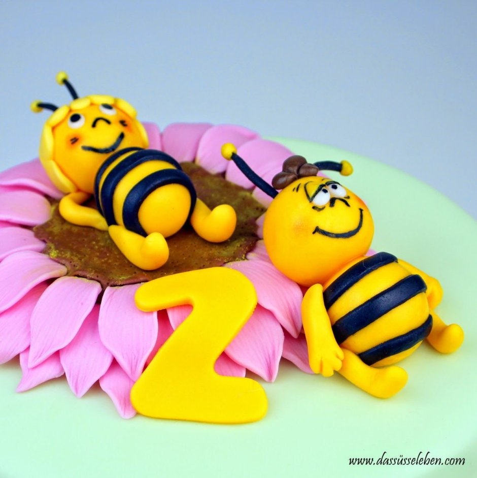 Пчелка из мастики