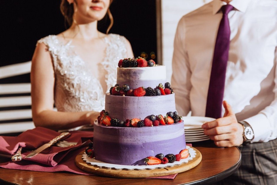 Легкое украшение свадебного торта