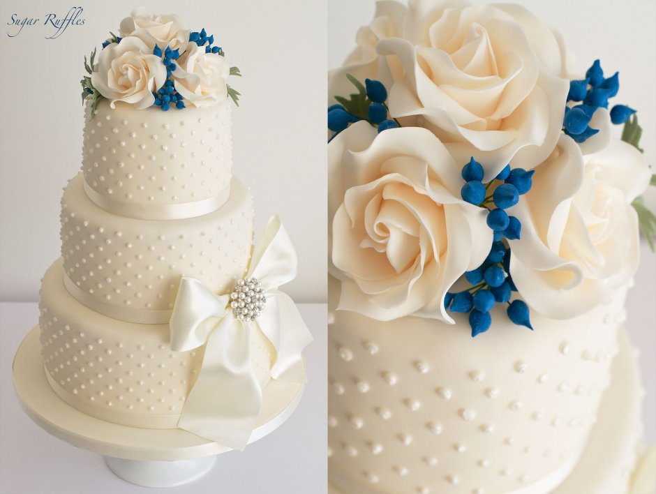 Свадебный торт двухъярусный с розами из мастики в синих тонах