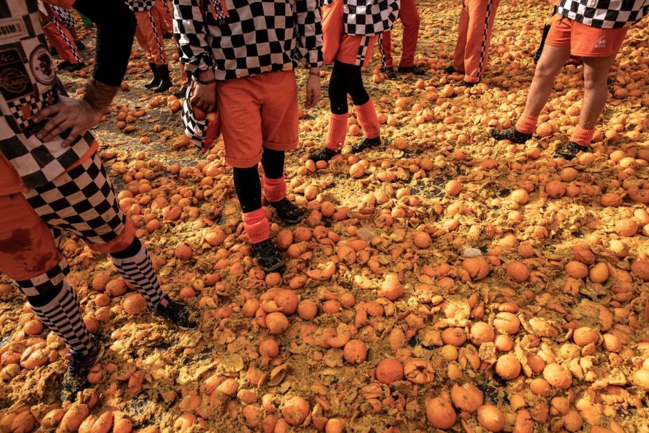 Дождь из апельсинов в Испании