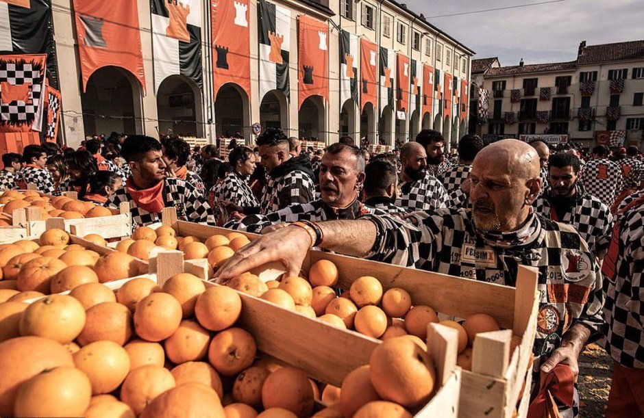 Апельсиновые бои в Италии