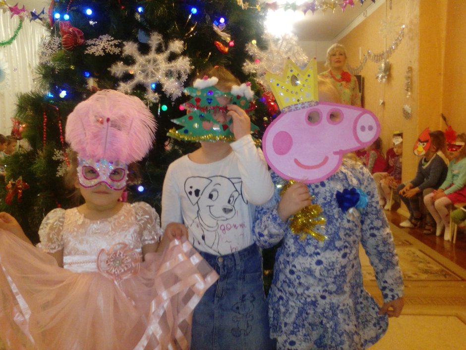 Новогодний маскарад в детском саду