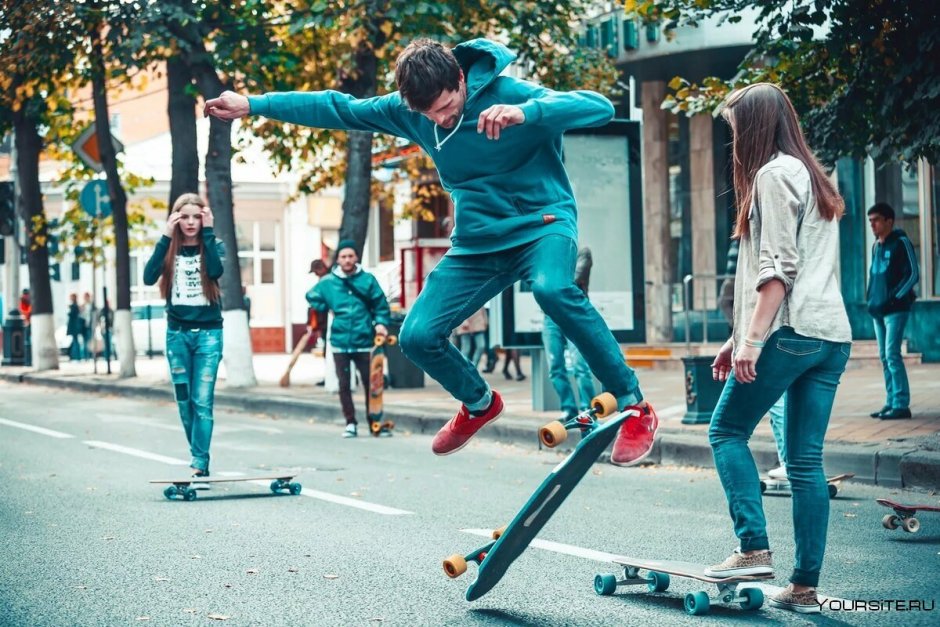 Уличный скейтбординг