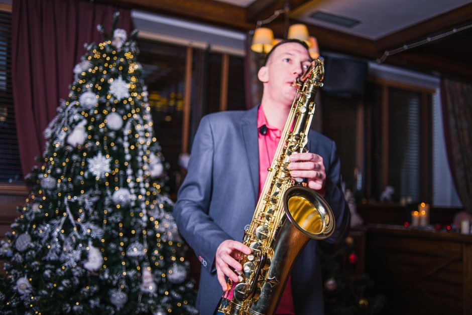 Рождественский саксофон