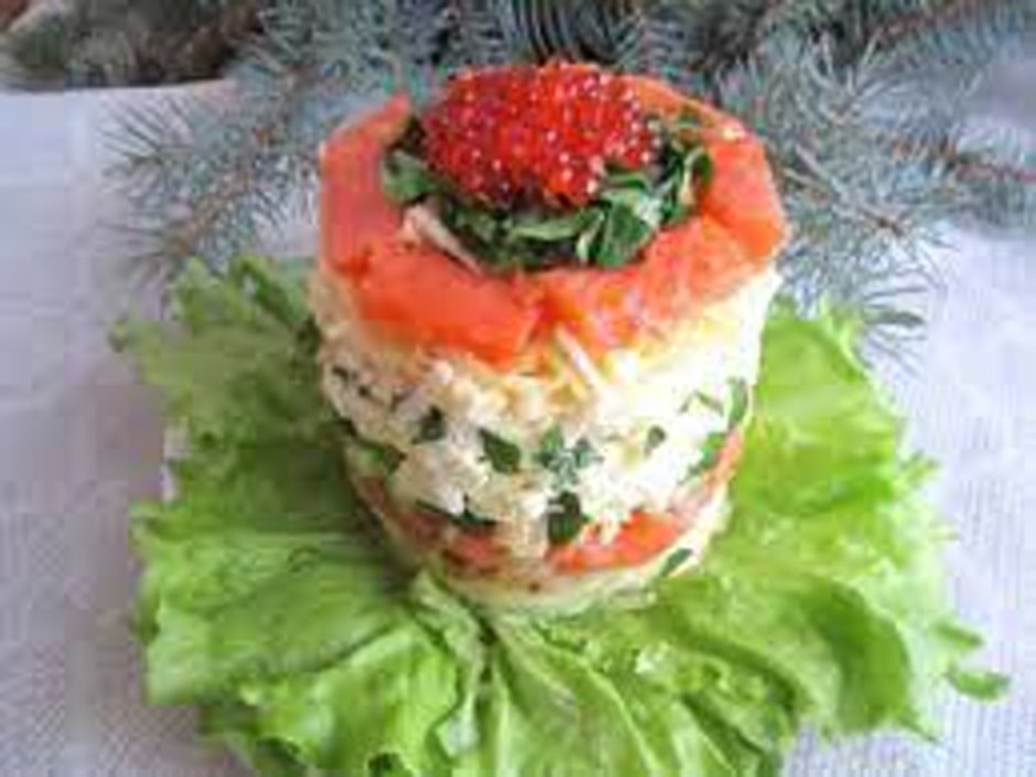 Порционный салат с красной рыбой