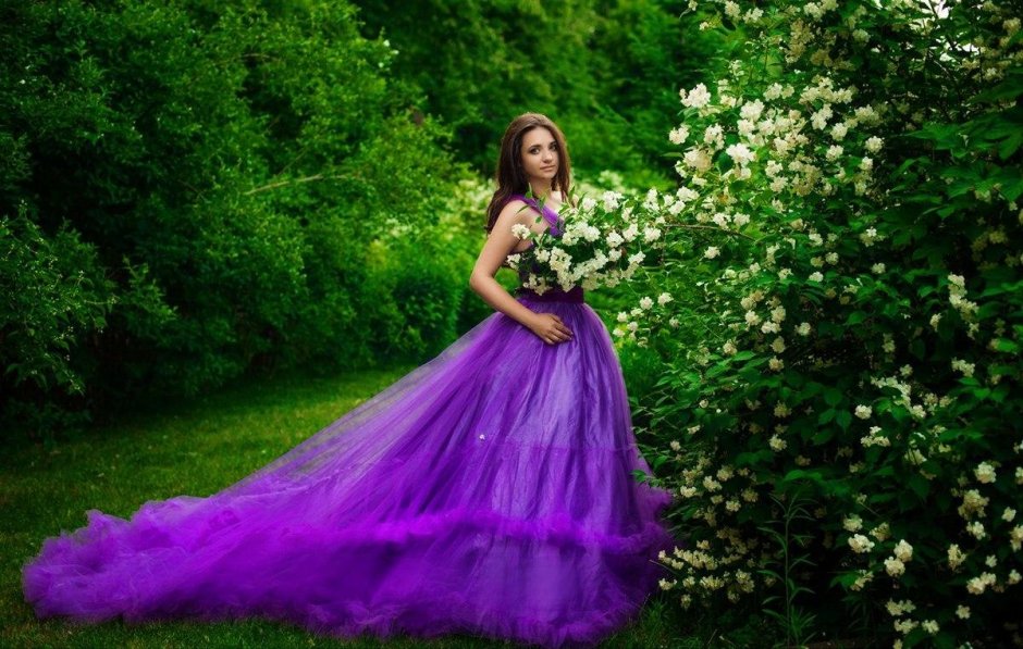 Фиолетовое платье пышное