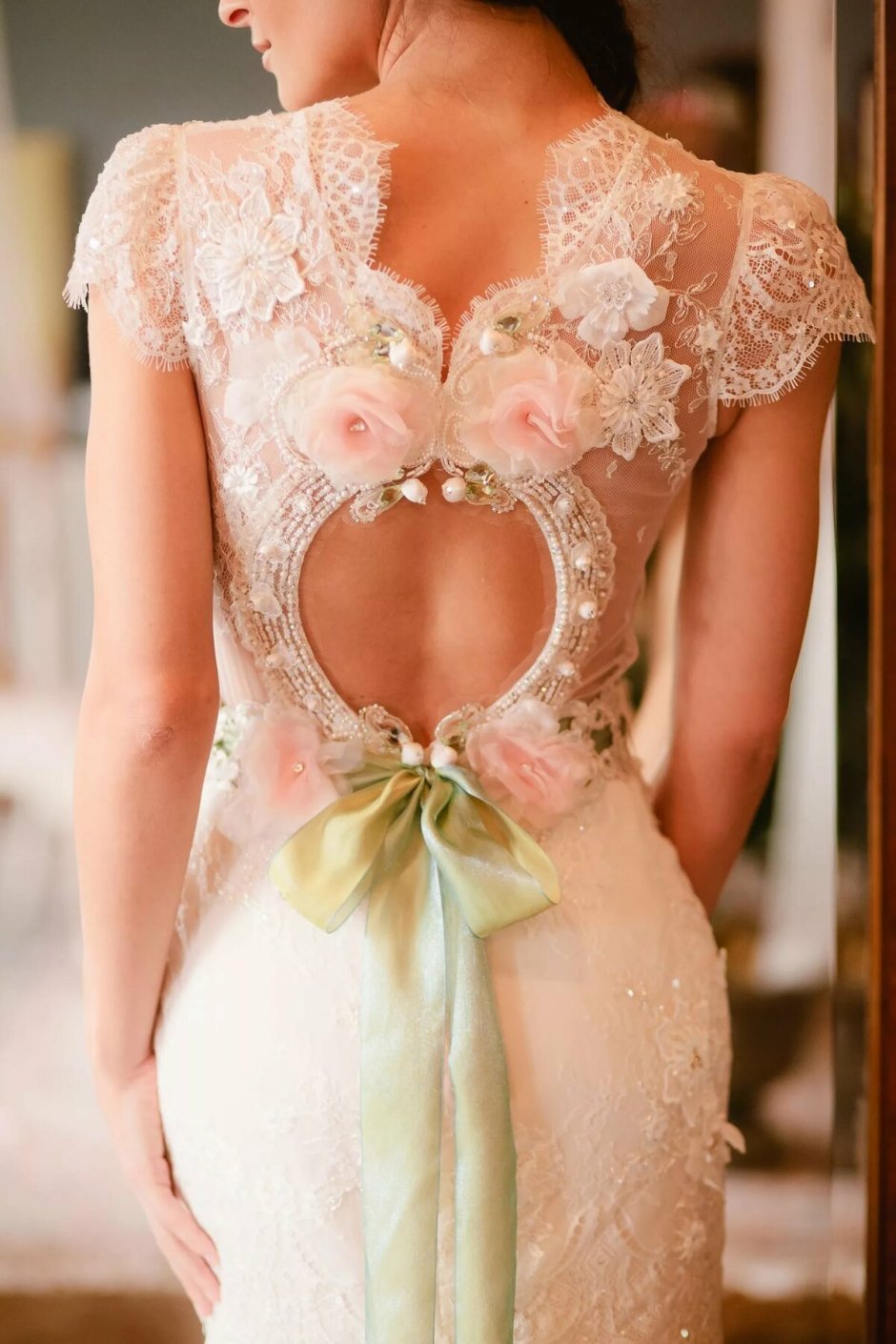 Свадебные платья с необычным вырезом на спине
