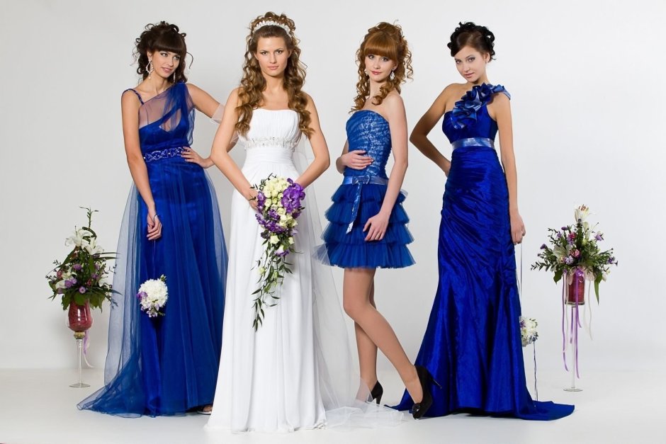 Свадебное платье с синим поясом
