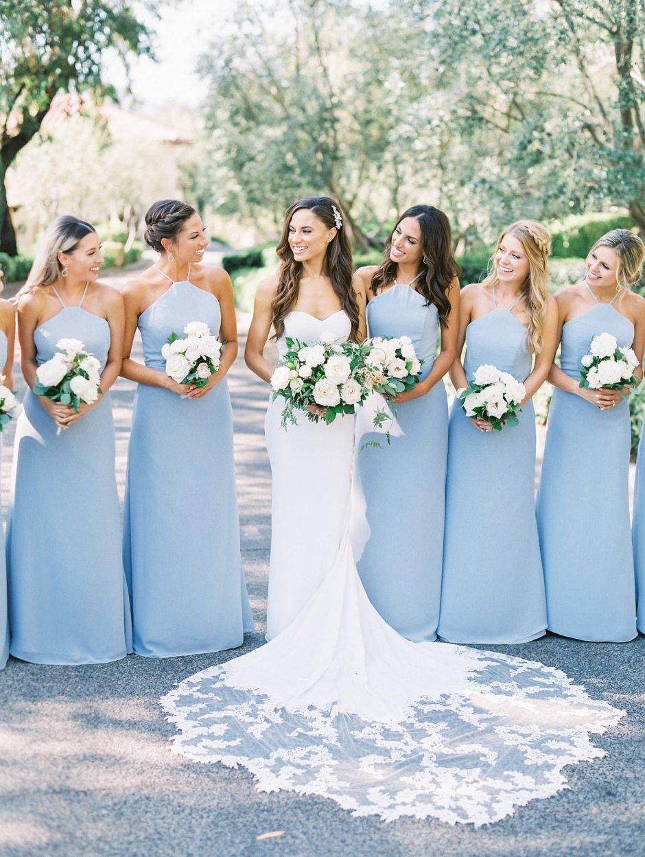Свадебное платье с голубым оттенком