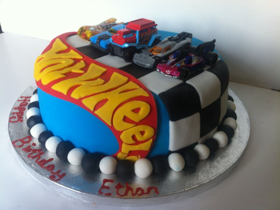 Торт в стиле гоночных машин