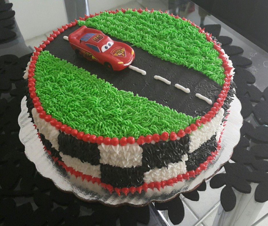 Торт с тематикой гоночные машины
