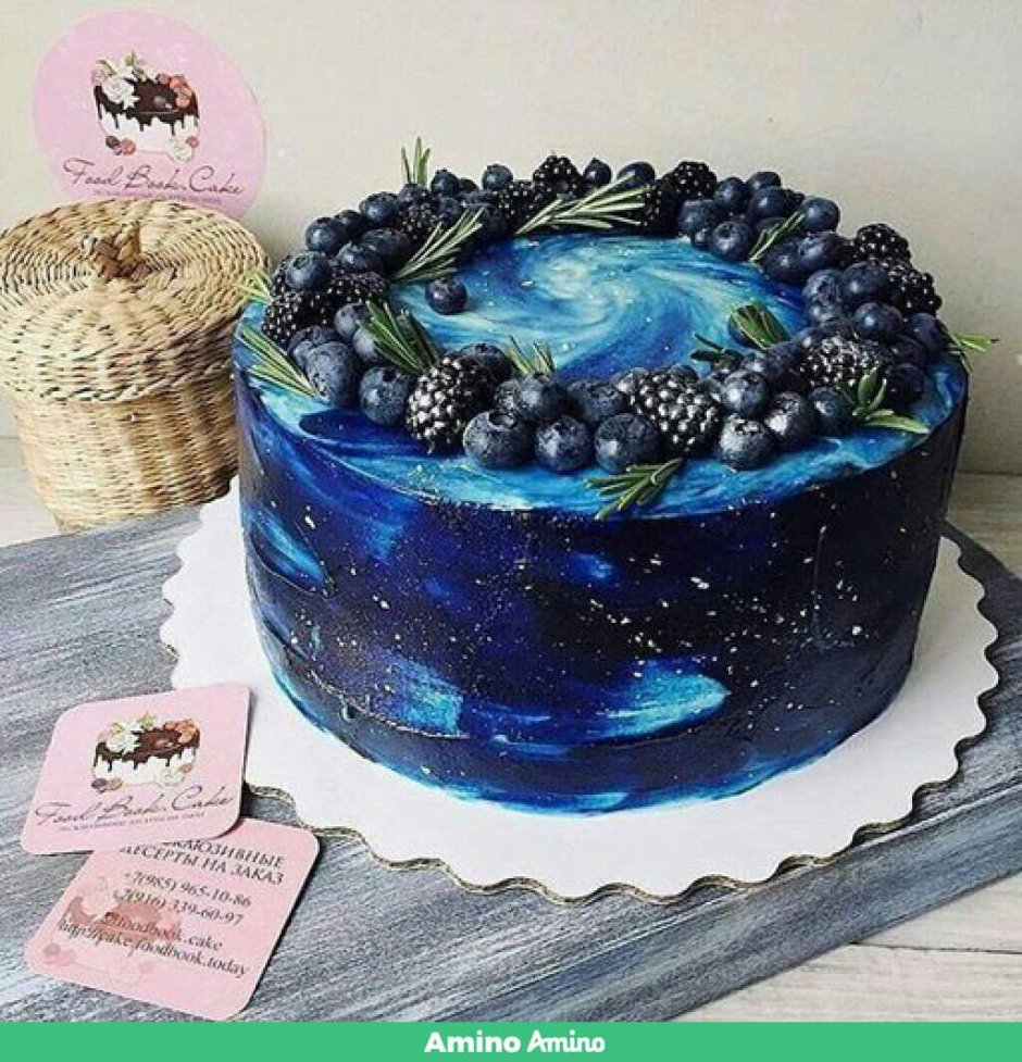 Торт космос с ягодами