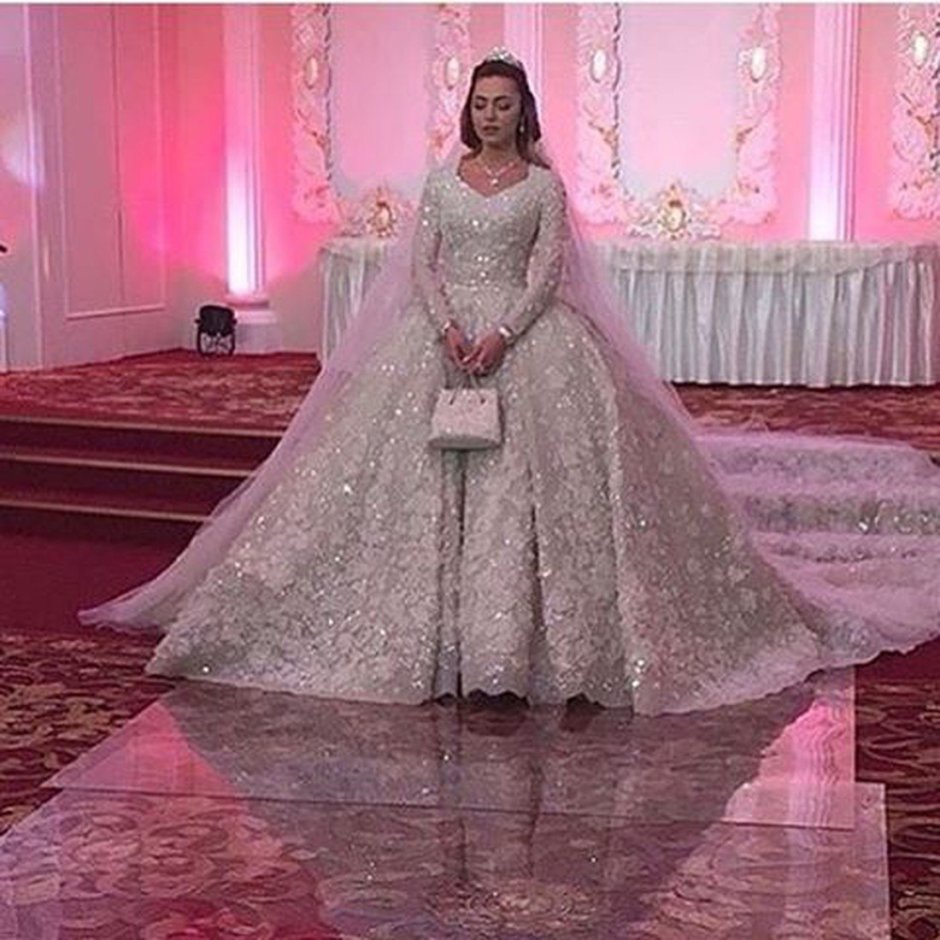 Хадижа Ужахова свадебное платье
