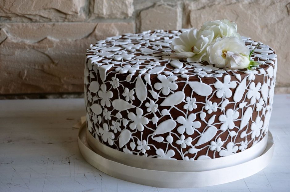 Декор из белого шоколада для торта